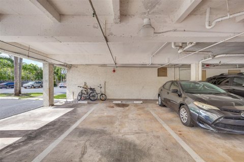 Condo in Sunny Isles Beach, Florida, 1 bedroom  № 2191417 - photo 17