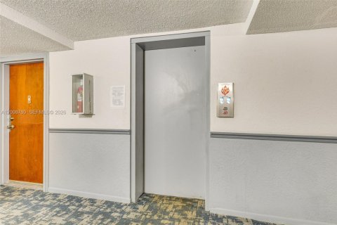 Condo in Sunny Isles Beach, Florida, 1 bedroom  № 2191417 - photo 15