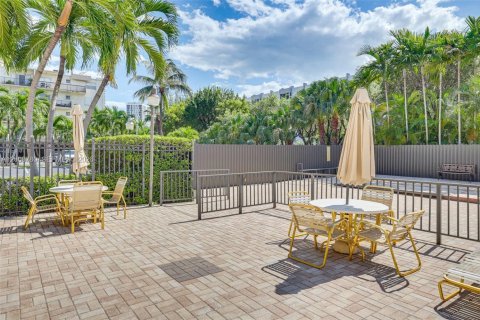 Condo in Sunny Isles Beach, Florida, 1 bedroom  № 2191417 - photo 18