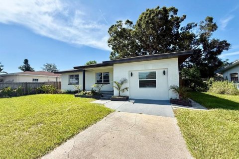 Villa ou maison à louer à Clearwater, Floride: 3 chambres, 116.59 m2 № 2431195 - photo 2