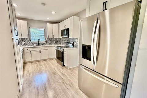 Villa ou maison à louer à Clearwater, Floride: 3 chambres, 116.59 m2 № 2431195 - photo 8