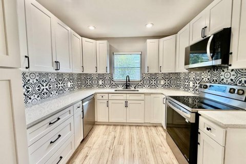 Villa ou maison à louer à Clearwater, Floride: 3 chambres, 116.59 m2 № 2431195 - photo 9