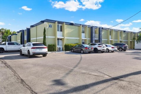 Condo in Tampa, Florida, 1 bedroom  № 1582309 - photo 2