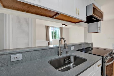 Condo in Tampa, Florida, 1 bedroom  № 1582309 - photo 10