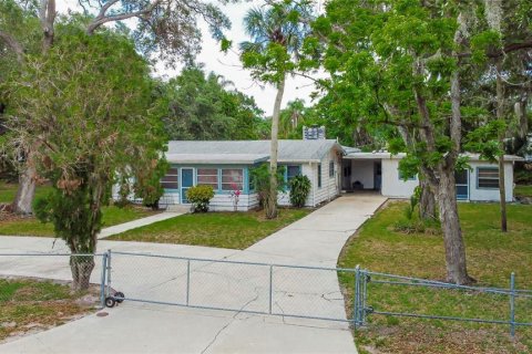 House in Sarasota, Florida 4 bedrooms, 179.3 sq.m. № 1858443 - photo 1