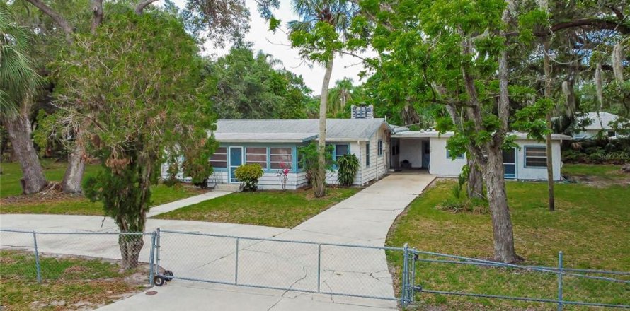 House in Sarasota, Florida 4 bedrooms, 179.3 sq.m. № 1858443