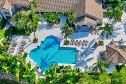 Townhouse in Highland Beach, Florida 2 bedrooms, 118.45 sq.m. № 2026817 - photo 23