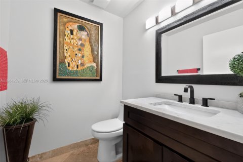 Townhouse in Highland Beach, Florida 2 bedrooms, 118.45 sq.m. № 2026817 - photo 13