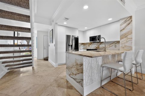 Townhouse in Highland Beach, Florida 2 bedrooms, 118.45 sq.m. № 2026817 - photo 7