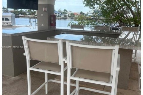 Townhouse in Highland Beach, Florida 2 bedrooms, 118.45 sq.m. № 2026817 - photo 24