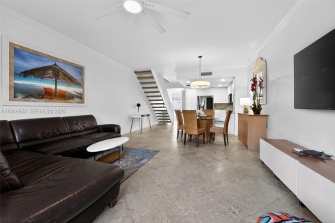 Townhouse in Highland Beach, Florida 2 bedrooms, 118.45 sq.m. № 2026817 - photo 11