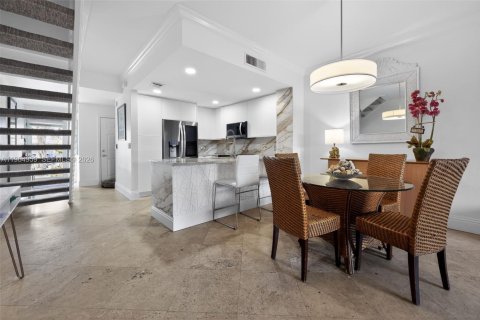 Townhouse in Highland Beach, Florida 2 bedrooms, 118.45 sq.m. № 2026817 - photo 9