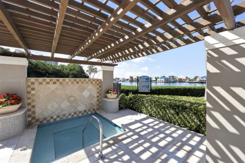 Townhouse in Highland Beach, Florida 2 bedrooms, 118.45 sq.m. № 2026817 - photo 25