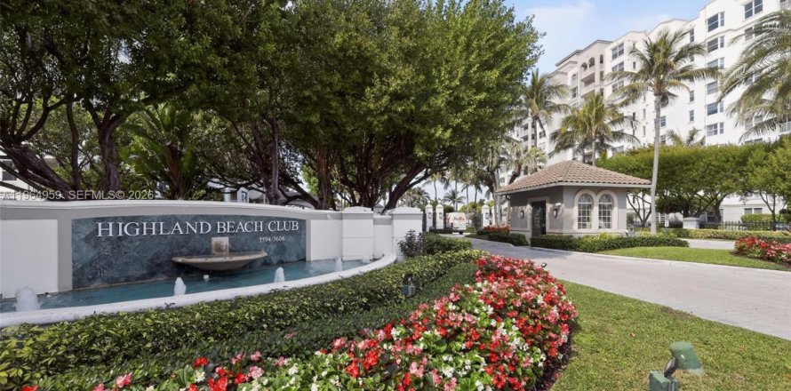 Townhouse in Highland Beach, Florida 2 bedrooms, 118.45 sq.m. № 2026817