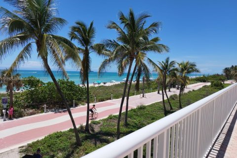 Copropriété à louer à Miami Beach, Floride: 51.1 m2 № 1759002 - photo 2