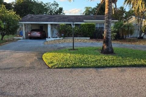 House in Oakland Park, Florida 2 bedrooms, 98.85 sq.m. № 2083475