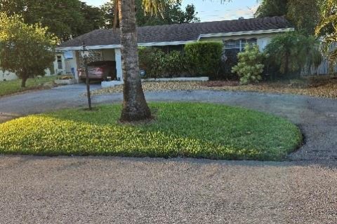 House in Oakland Park, Florida 2 bedrooms, 98.85 sq.m. № 2083475 - photo 3