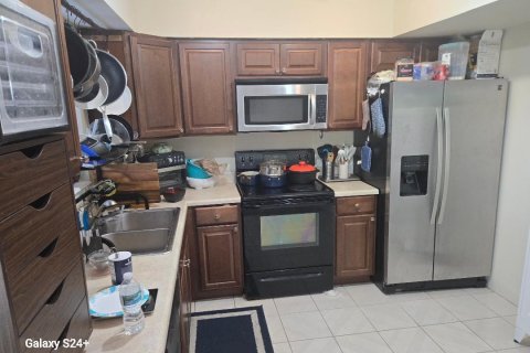 House in Oakland Park, Florida 2 bedrooms, 98.85 sq.m. № 2083475 - photo 5