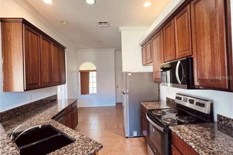 House in Poinciana, Florida 4 bedrooms, 165.09 sq.m. № 2237686 - photo 3