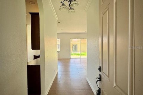 House in Poinciana, Florida 4 bedrooms, 165.09 sq.m. № 2237686 - photo 2