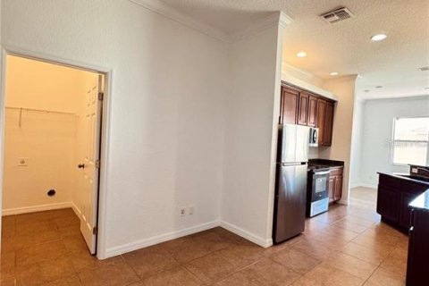 House in Poinciana, Florida 4 bedrooms, 165.09 sq.m. № 2237686 - photo 5
