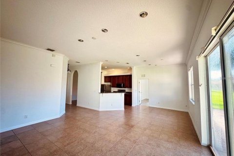 House in Poinciana, Florida 4 bedrooms, 165.09 sq.m. № 2237686 - photo 6