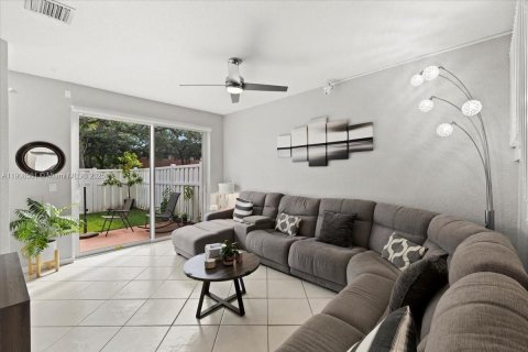 Townhouse in Sunrise, Florida 3 bedrooms, 134.15 sq.m. № 1964494 - photo 13