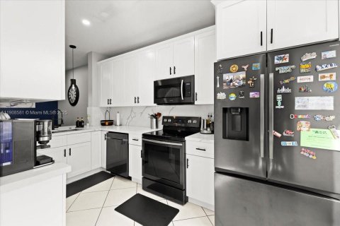 Townhouse in Sunrise, Florida 3 bedrooms, 134.15 sq.m. № 1964494 - photo 12