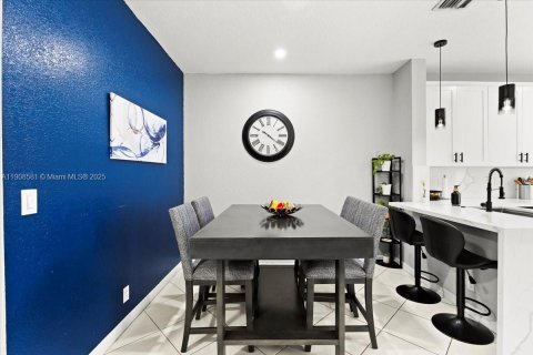 Townhouse in Sunrise, Florida 3 bedrooms, 134.15 sq.m. № 1964494 - photo 5