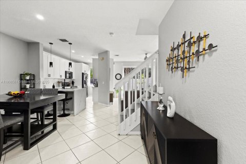 Townhouse in Sunrise, Florida 3 bedrooms, 134.15 sq.m. № 1964494 - photo 4