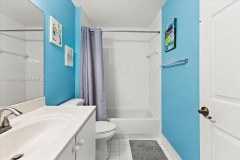 Townhouse in Sunrise, Florida 3 bedrooms, 134.15 sq.m. № 1964494 - photo 28