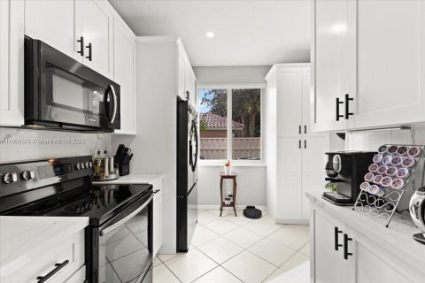 Townhouse in Sunrise, Florida 3 bedrooms, 134.15 sq.m. № 1964494 - photo 11