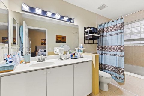 Townhouse in Sunrise, Florida 3 bedrooms, 134.15 sq.m. № 1964494 - photo 22