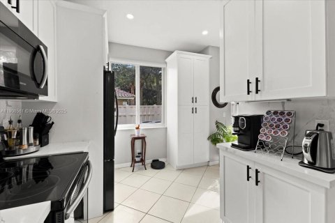 Townhouse in Sunrise, Florida 3 bedrooms, 134.15 sq.m. № 1964494 - photo 10