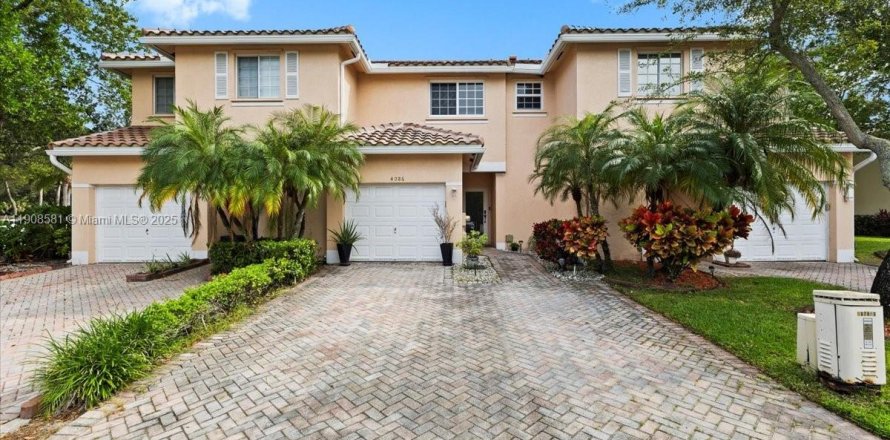 Townhouse in Sunrise, Florida 3 bedrooms, 134.15 sq.m. № 1964494