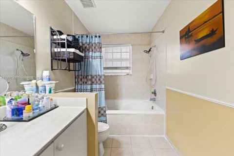 Townhouse in Sunrise, Florida 3 bedrooms, 134.15 sq.m. № 1964494 - photo 23