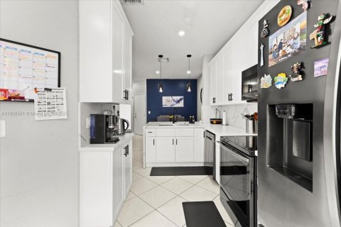 Townhouse in Sunrise, Florida 3 bedrooms, 134.15 sq.m. № 1964494 - photo 9