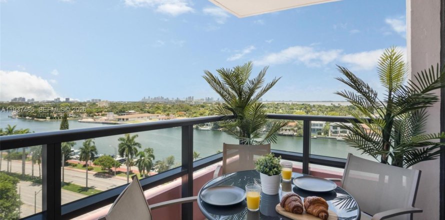 Кондоминиум с 4 спальнями в Майами-Бич, Флорида № 2053475