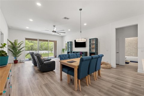 House in Weeki Wachee, Florida 4 bedrooms, 197.32 sq.m. № 2121373 - photo 11