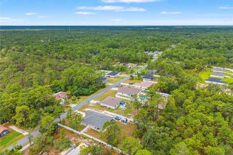 House in Weeki Wachee, Florida 4 bedrooms, 197.32 sq.m. № 2121373 - photo 6