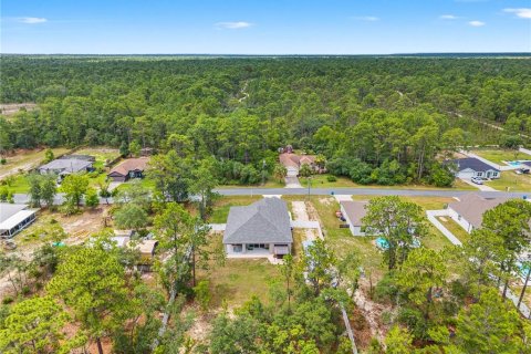 House in Weeki Wachee, Florida 4 bedrooms, 197.32 sq.m. № 2121373 - photo 2