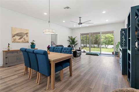 House in Weeki Wachee, Florida 4 bedrooms, 197.32 sq.m. № 2121373 - photo 4