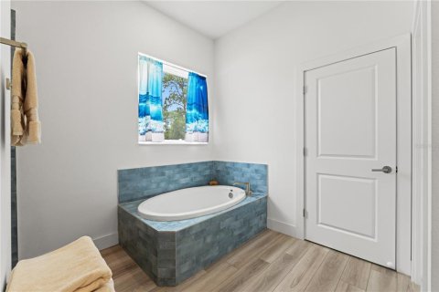 House in Weeki Wachee, Florida 4 bedrooms, 197.32 sq.m. № 2121373 - photo 17