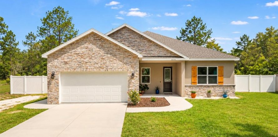 House in Weeki Wachee, Florida 4 bedrooms, 197.32 sq.m. № 2121373