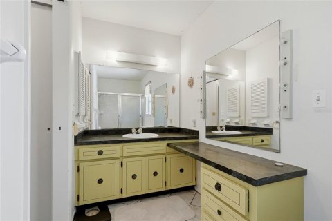 House in Nokomis, Florida 2 bedrooms, 139.07 sq.m. № 2236097 - photo 16