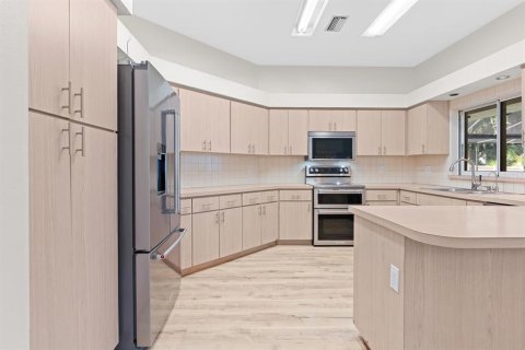 Casa en venta en Seffner, Florida, 5 dormitorios, 225.2 m2 № 2236514 - foto 19