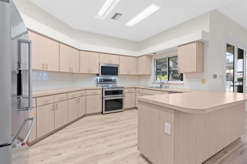 Casa en venta en Seffner, Florida, 5 dormitorios, 225.2 m2 № 2236514 - foto 18
