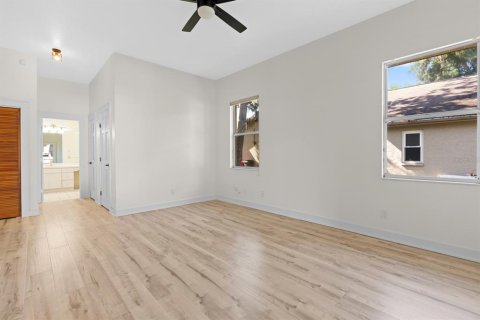 Casa en venta en Seffner, Florida, 5 dormitorios, 225.2 m2 № 2236514 - foto 12