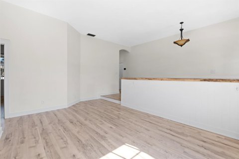 Casa en venta en Seffner, Florida, 5 dormitorios, 225.2 m2 № 2236514 - foto 6