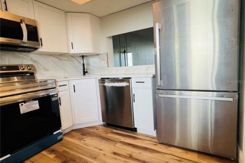 Condo in Clearwater, Florida, 2 bedrooms  № 2198634 - photo 9